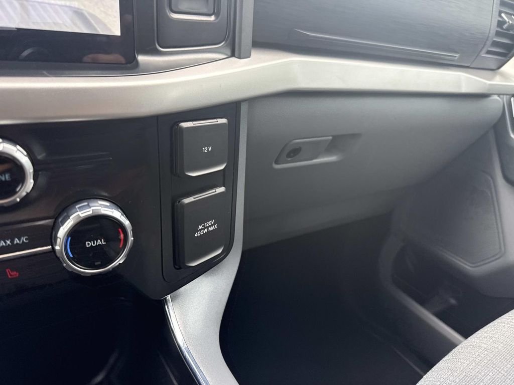 Used 2022 Black Ford XLT image 25