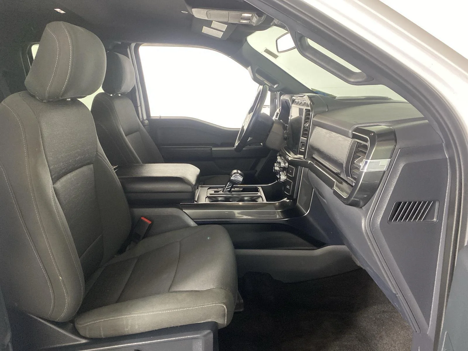 Used 2021 Oxford White Ford XLT image 37