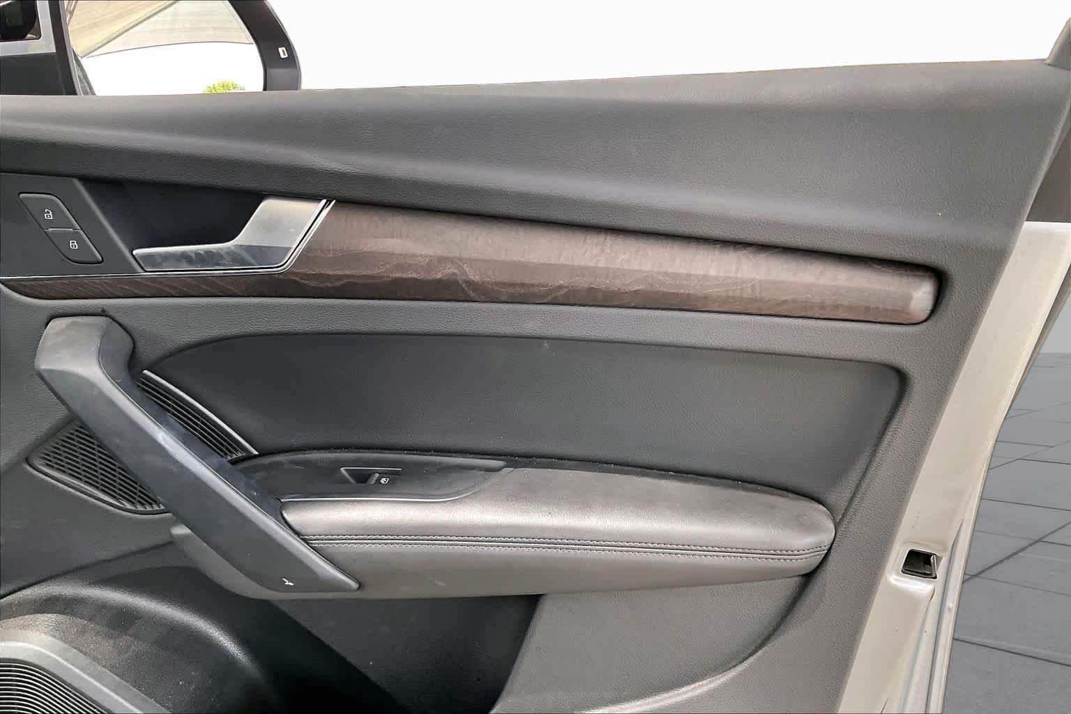 Used 2019 Florett Silver Metallic Audi Premium Plus image 23