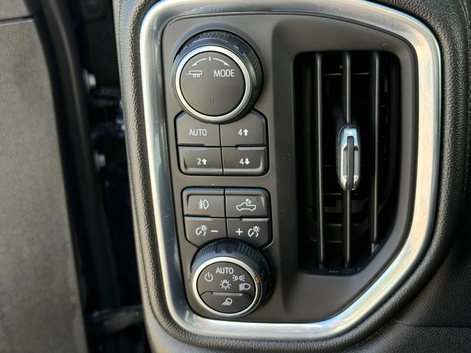 Used 2022 Northsky Blue Metallic Chevrolet RST image 22