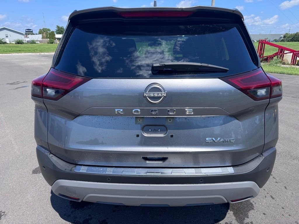 Used 2023 Gun Metallic Nissan SV image 7