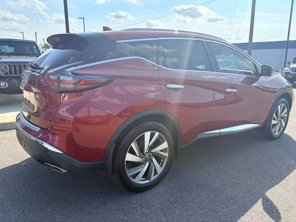 Used 2020 Red Nissan SL image 3