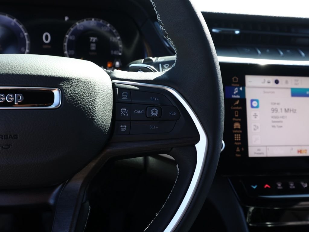 New 2026 Bright White Clear-Coat Exterior Paint Jeep Limited image 26