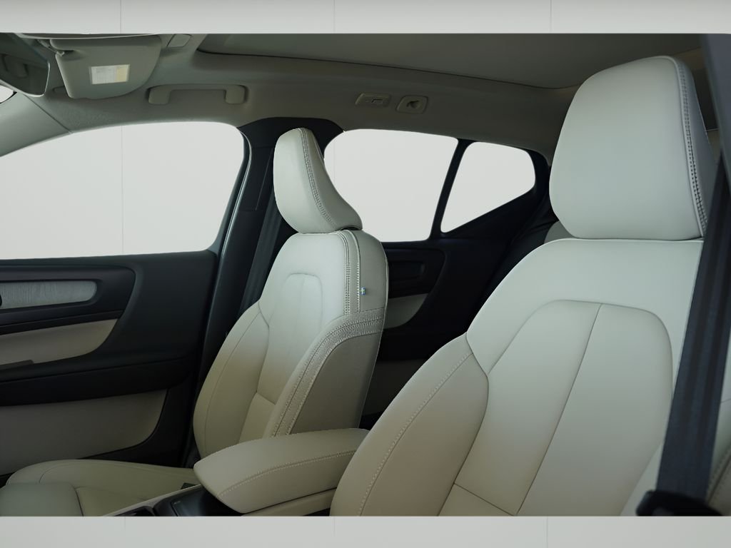 2026 Volvo XC40 Plus - Photo 19