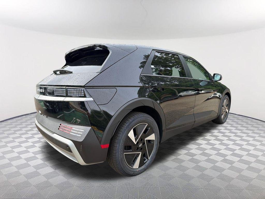 New 2026 Black Hyundai SE image 5