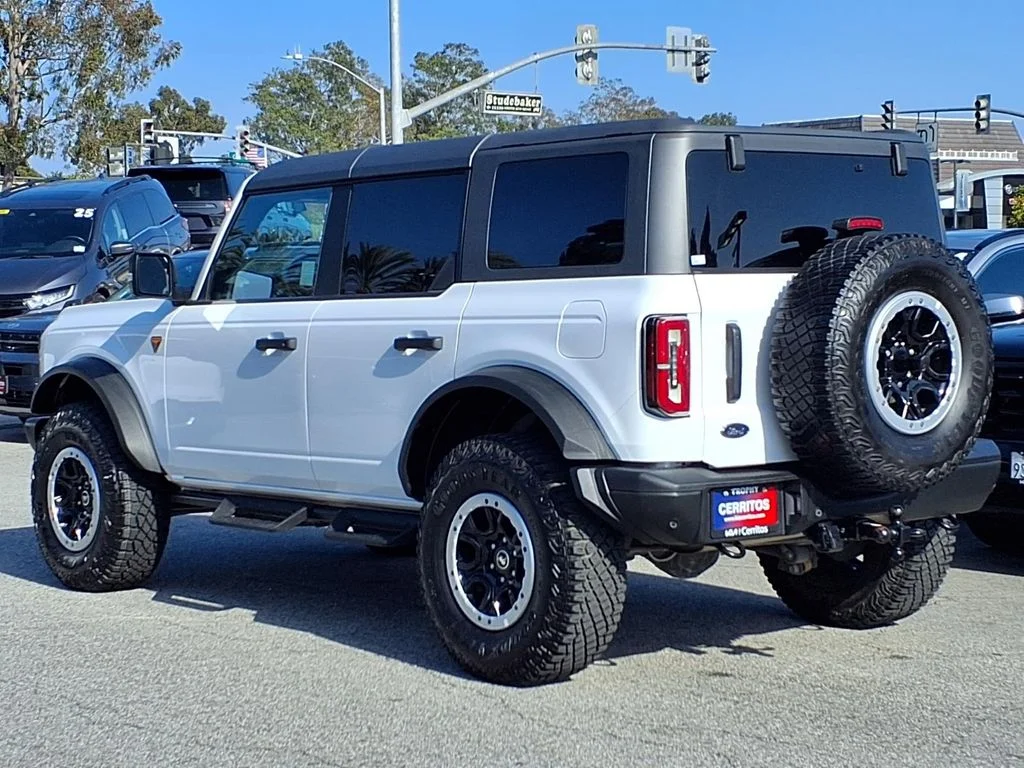 Used 2023 White Ford Badlands image 3