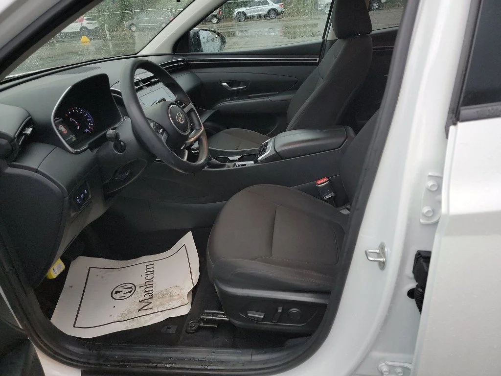 Used 2023 White Hyundai SEL image 9