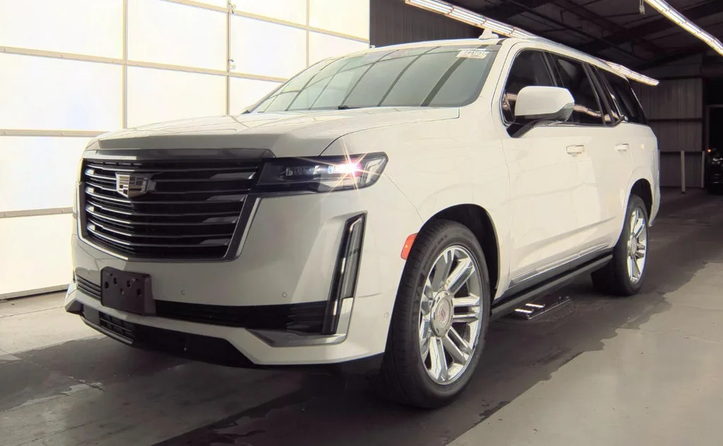Used 2021 Crystal White Tricoat Cadillac Premium Luxury Platinum image 1