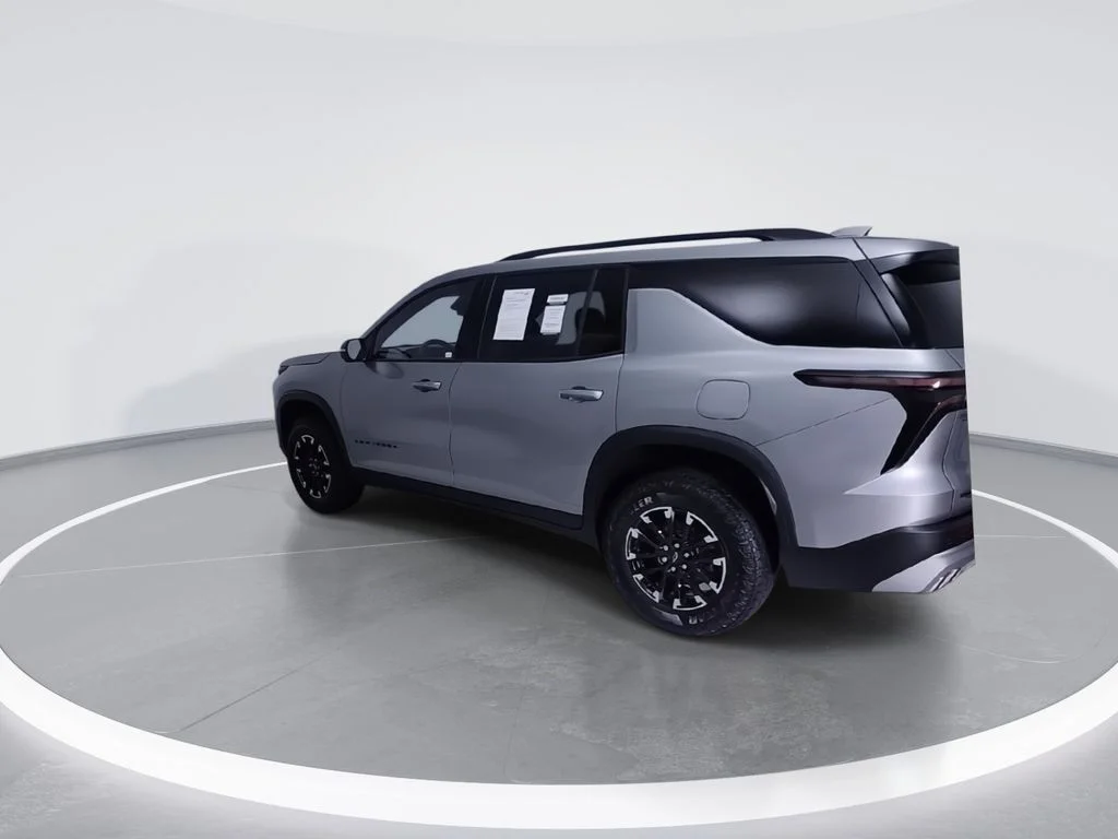 Used 2025 Gray Chevrolet Z71 image 6