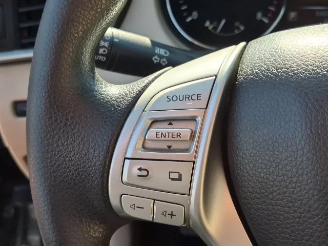 Used 2016 Blue Nissan SV image 17
