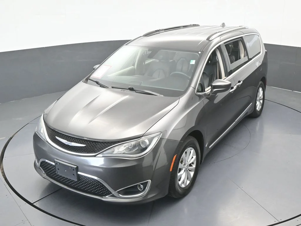 Used 2019 Granite Crystal Metallic Clearcoat Chrysler Touring L image 50