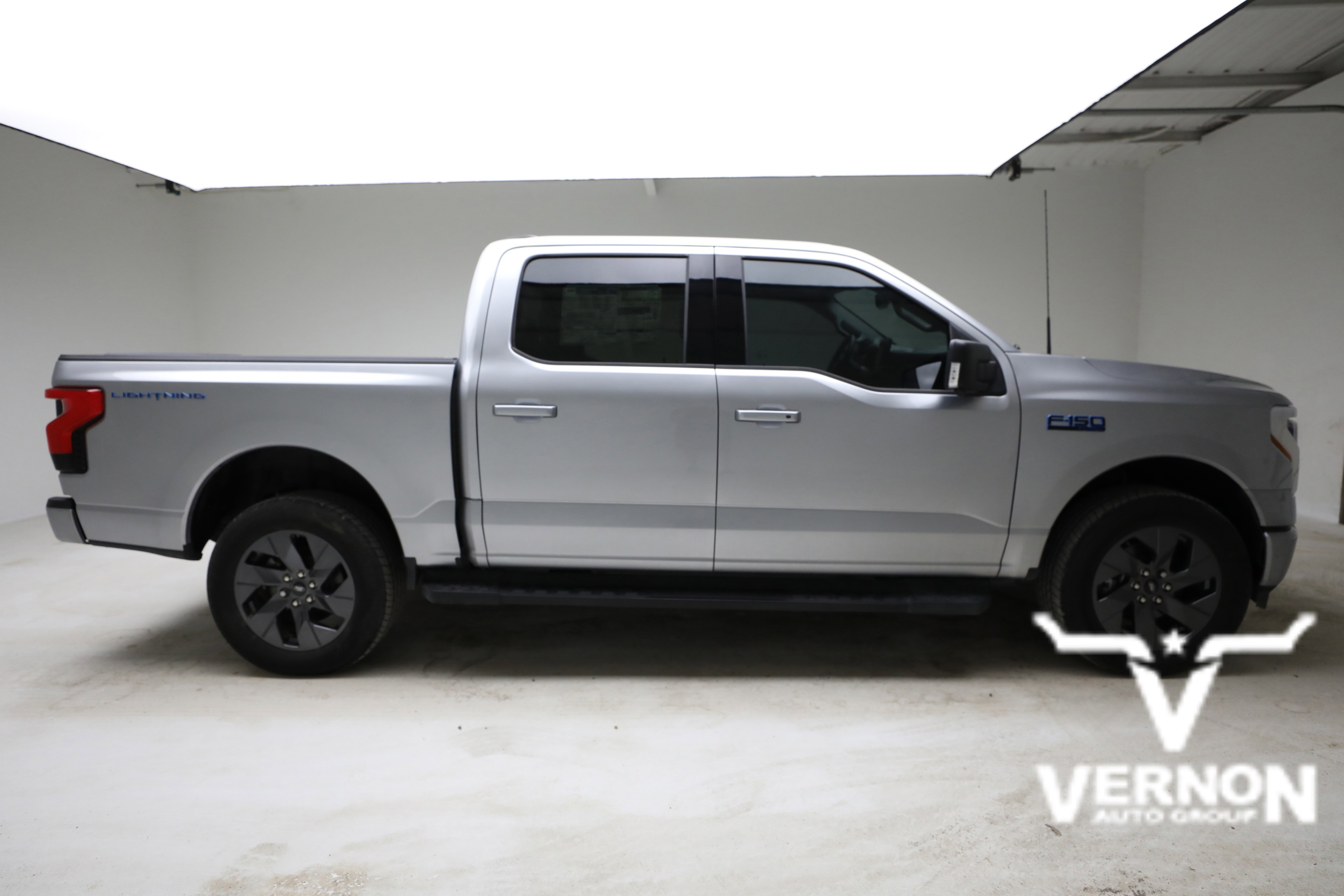 2025 Ford F-150 Lightning Flash - Photo 6