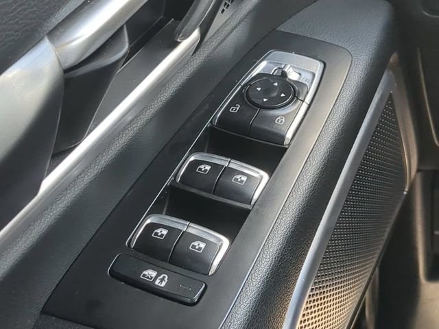 Used 2025 Black Kia S image 31