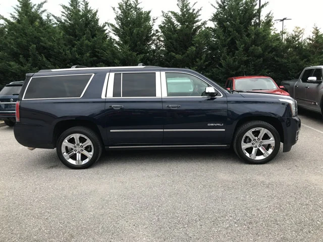 Used 2018 Dark Sapphire Blue Metallic GMC Denali image 9