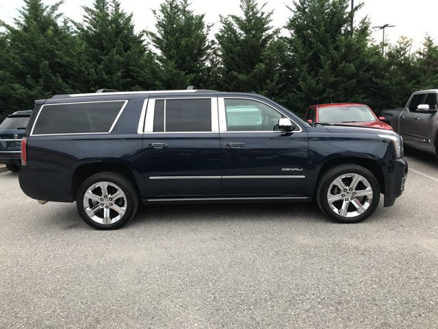 Used 2018 Dark Sapphire Blue Metallic GMC Denali image 9