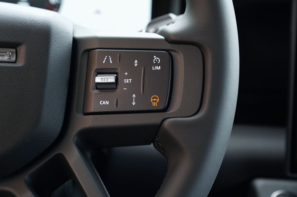 New 2026 Fuji White Land Rover X-Dynamic SE image 17