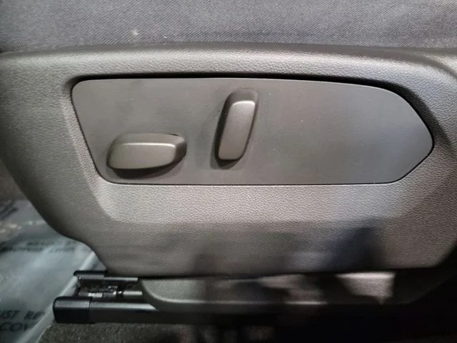 Used 2023 Red Buick Essence image 16