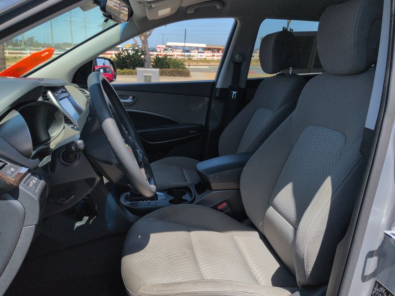 Used 2018 Gray Hyundai SE image 21