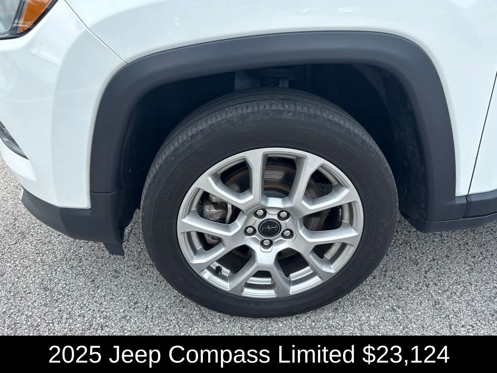 Used 2025 White Jeep Limited image 9