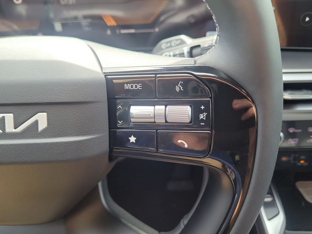 New 2026 White Kia S image 26