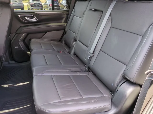 Used 2023 Orange Chevrolet Z71 image 22