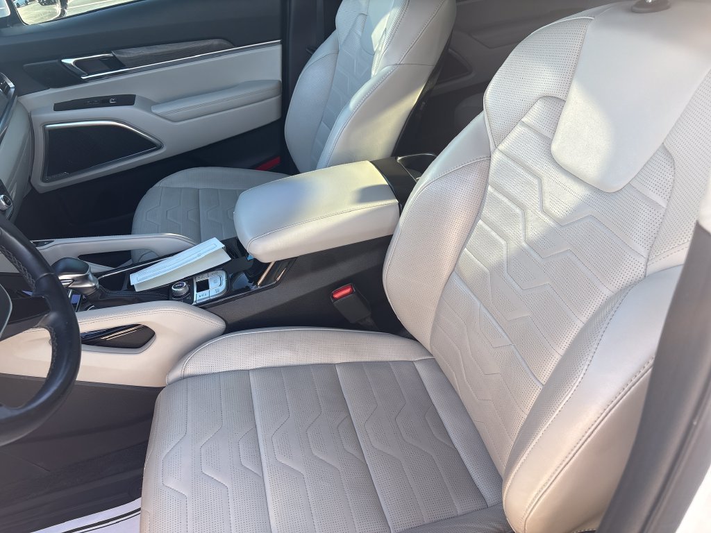 Used 2021 White Kia SX image 12