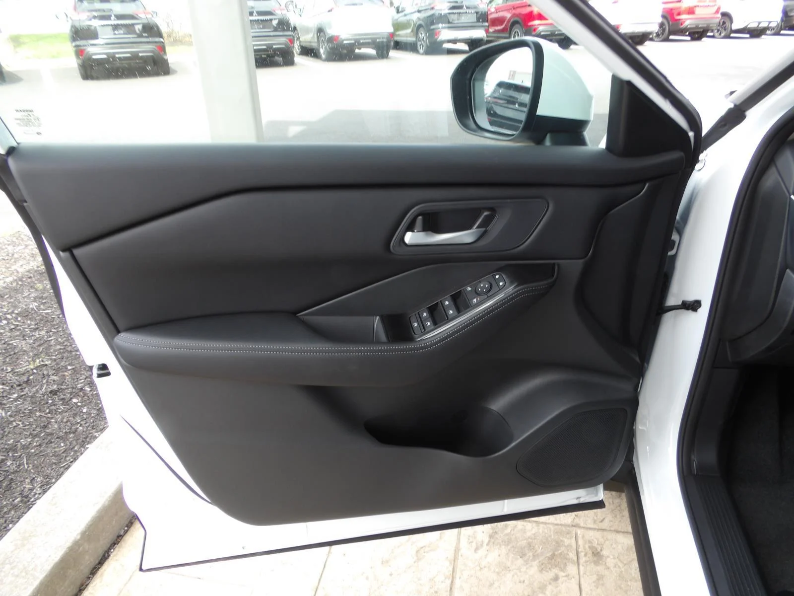 2026 Nissan Rogue SV - Photo 17