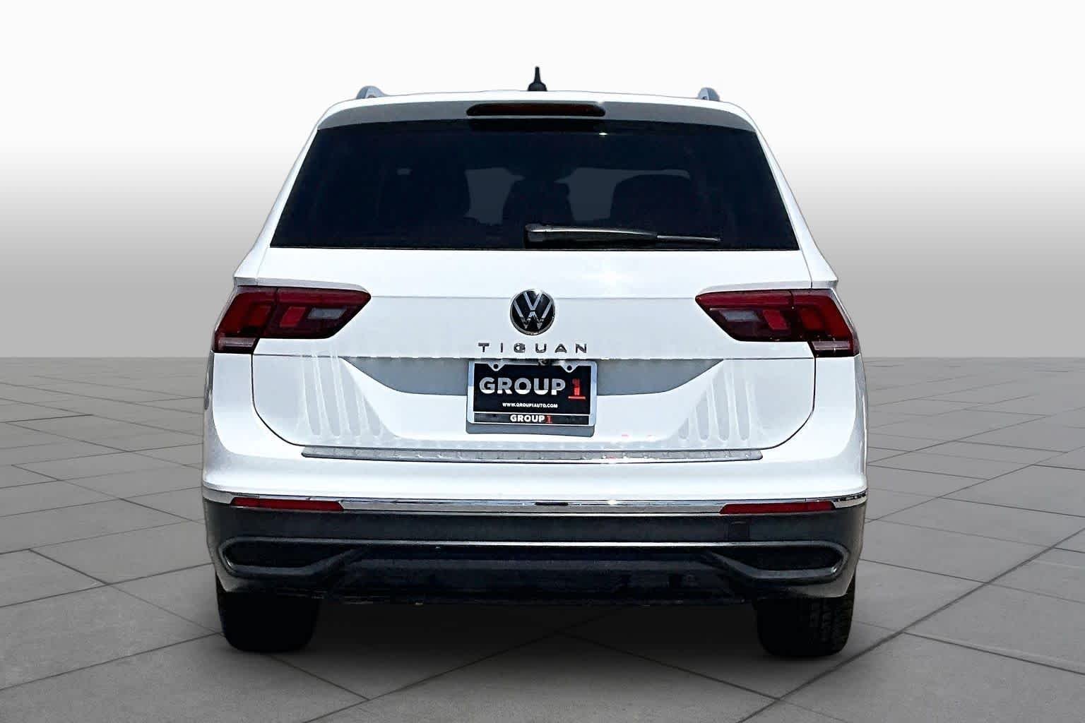 Used 2024 Pure White Volkswagen SE image 5