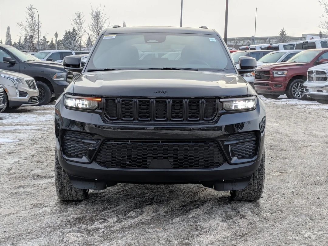 New 2025 Black Jeep Altitude - - 4x4 - Power Sunroof - Power Liftgate - Wireless Charging - 20 Black Wheels & More! image 3