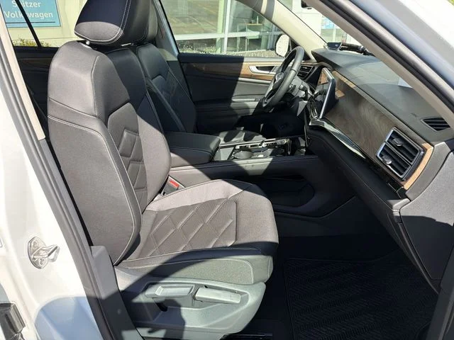 New 2026 White Volkswagen 2.0T SE w/Technology image 26