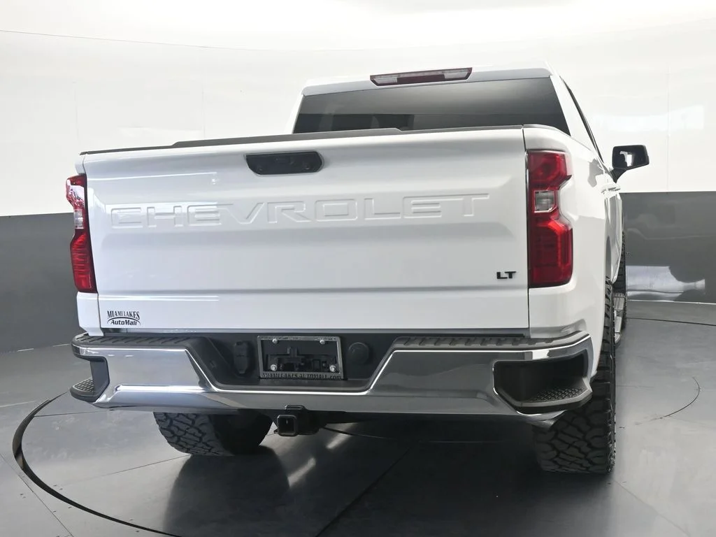 Used 2026 Summit White Chevrolet LT image 4