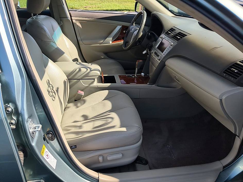 Used 2011 Aloe Green Metallic Toyota XLE image 36