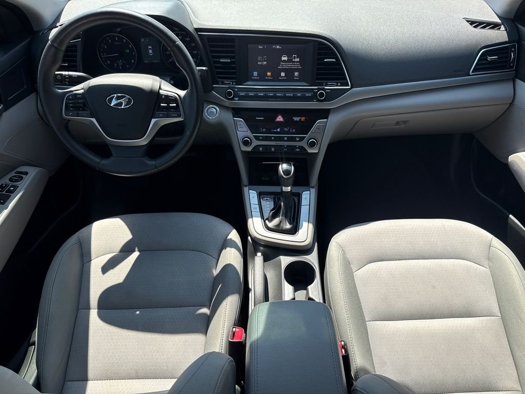 Used 2017 Silver Hyundai SE image 10