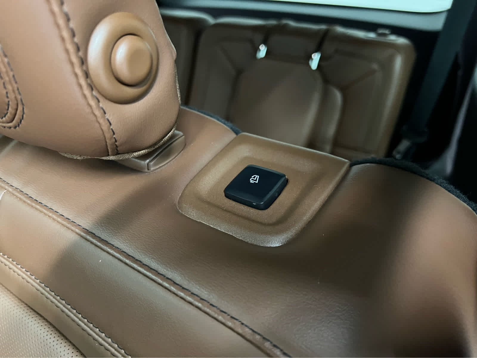 Used 2020 Infinite Black Metallic Lincoln Reserve image 33