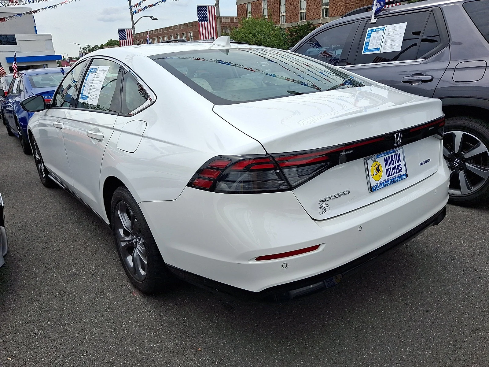 Used 2023 Platinum White Pearl Honda EX-L image 6