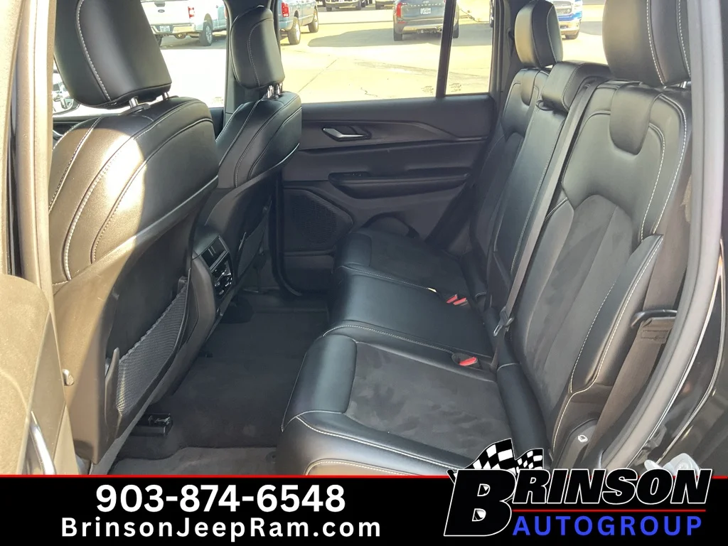 Used 2024 Diamond Black Crystal Pearlcoat Jeep Altitude image 17