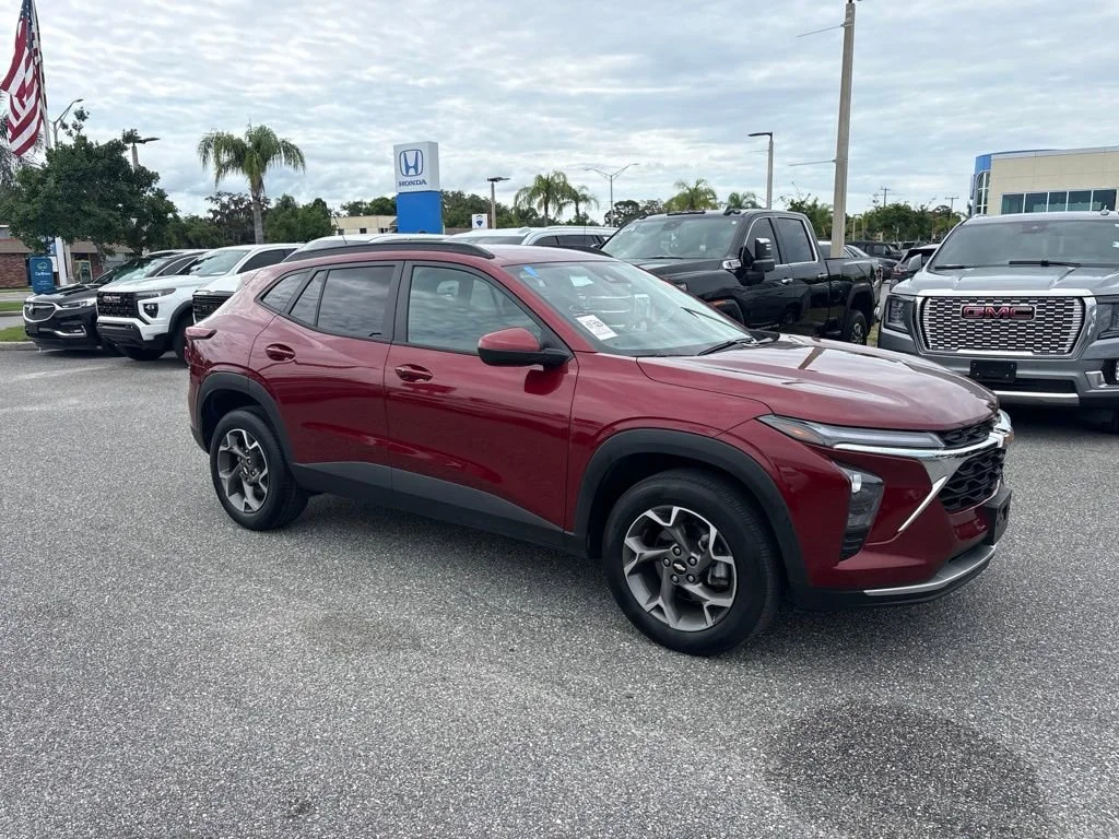Used 2025 Crimson Metallic Chevrolet LT image 5