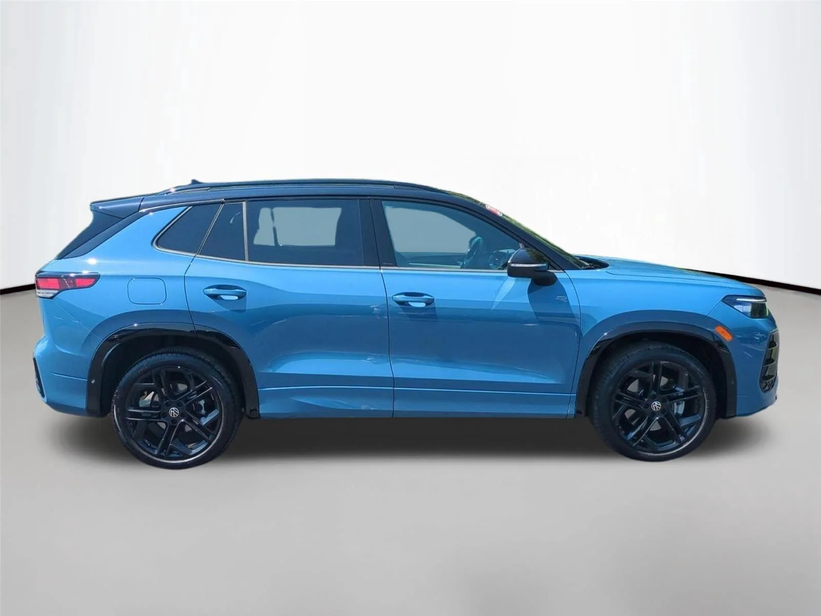 Used 2025 Monterey Blue Pearl VOLKSWAGEN SERBLK image 6