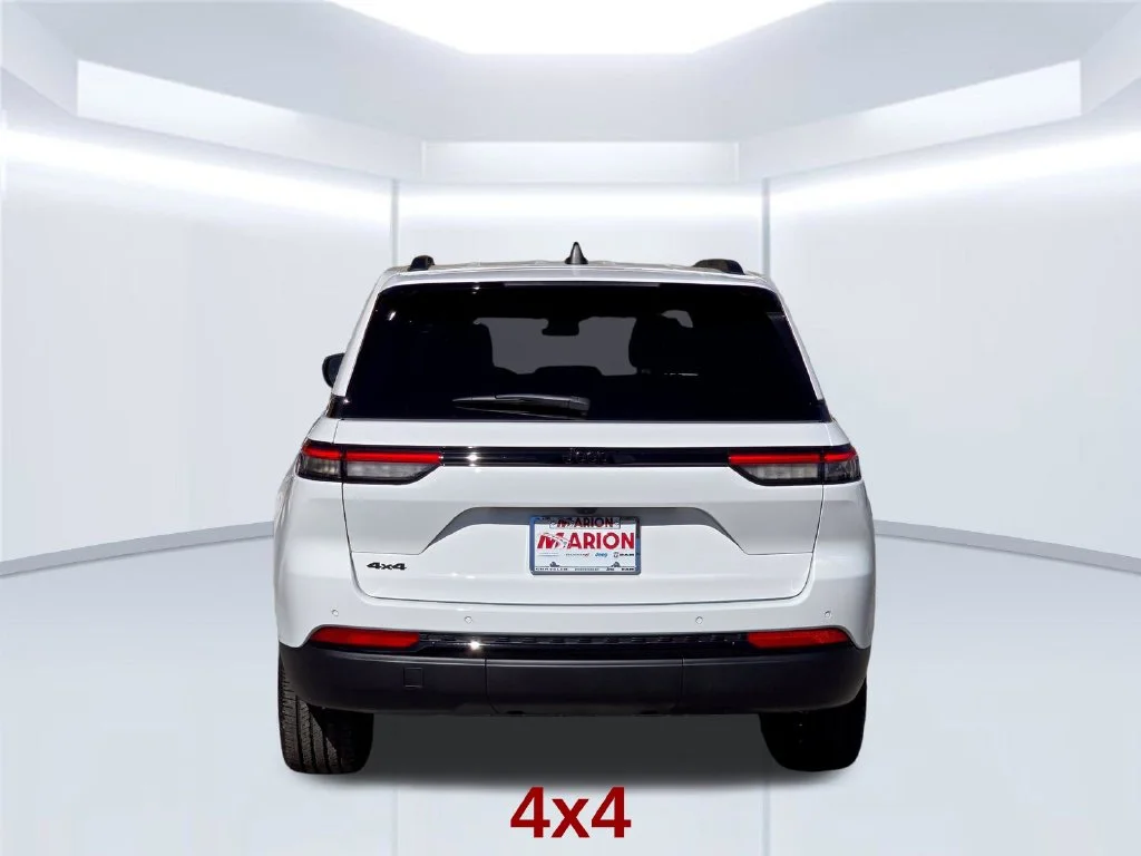 New 2027 White/off-white Jeep Laredo X image 19