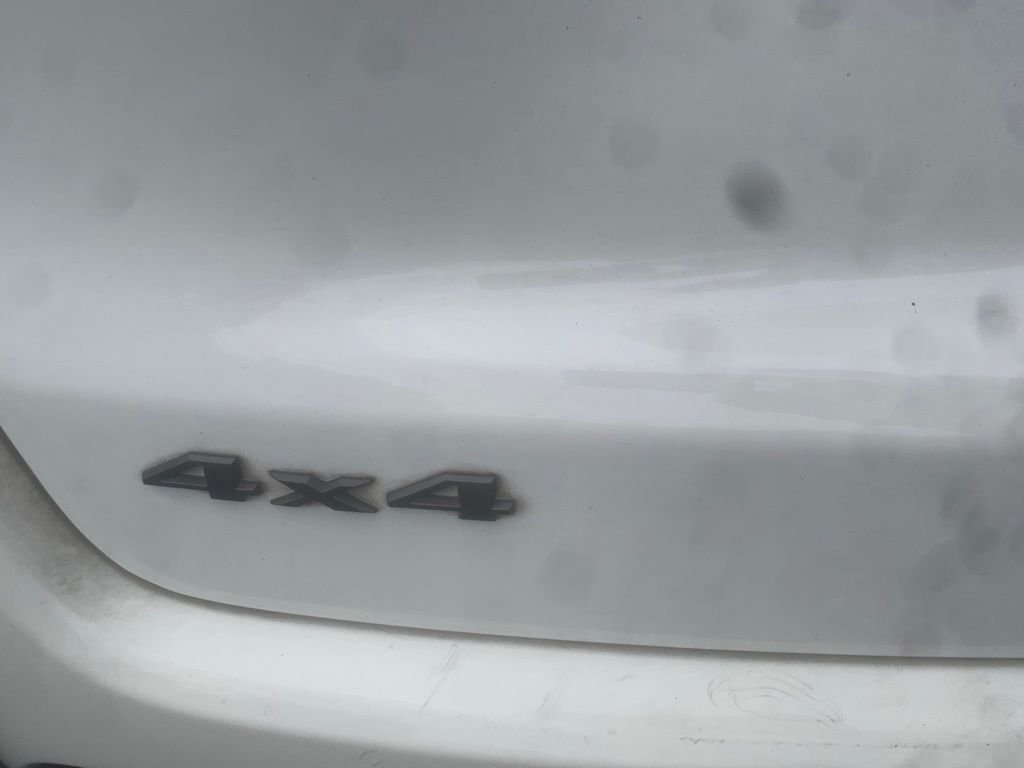 Used 2019 White Clearcoat Jeep Trailhawk image 9