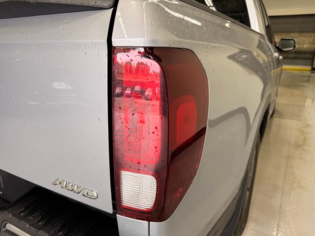 Used 2020 Silver Honda  image 5