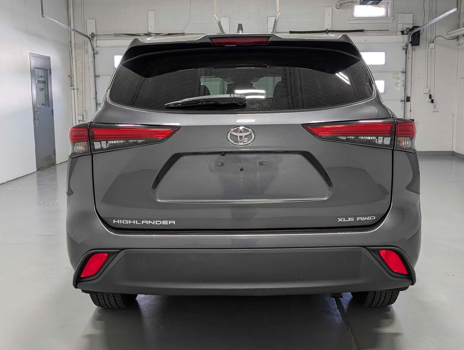 Used 2021 Magnetic Gray Metallic Toyota XLE image 9
