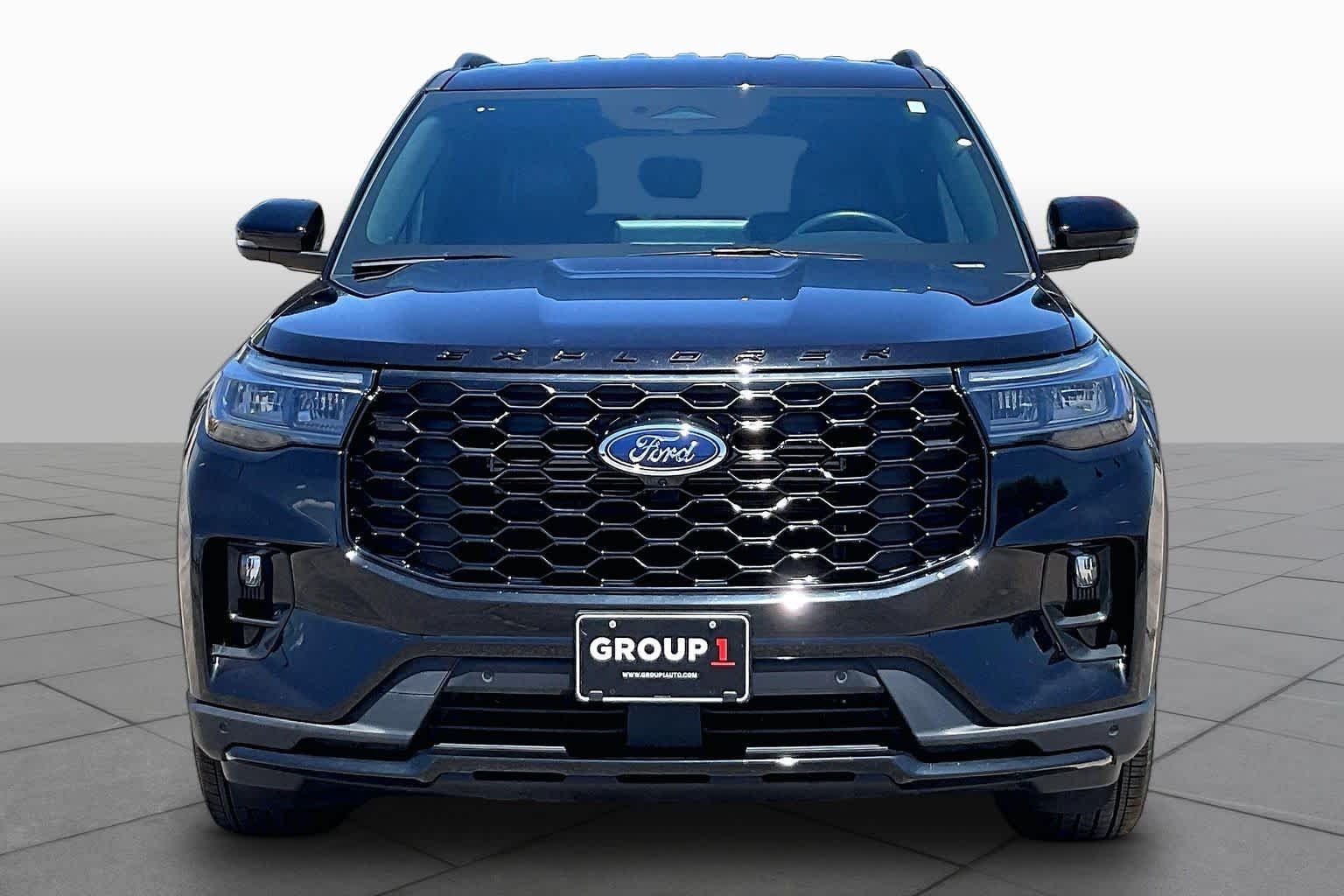 Used 2026 Agate Black Metallic Ford ST-Line image 4