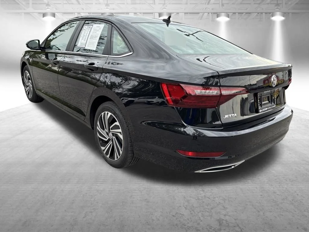 Used 2021 Black Volkswagen SEL Premium image 3