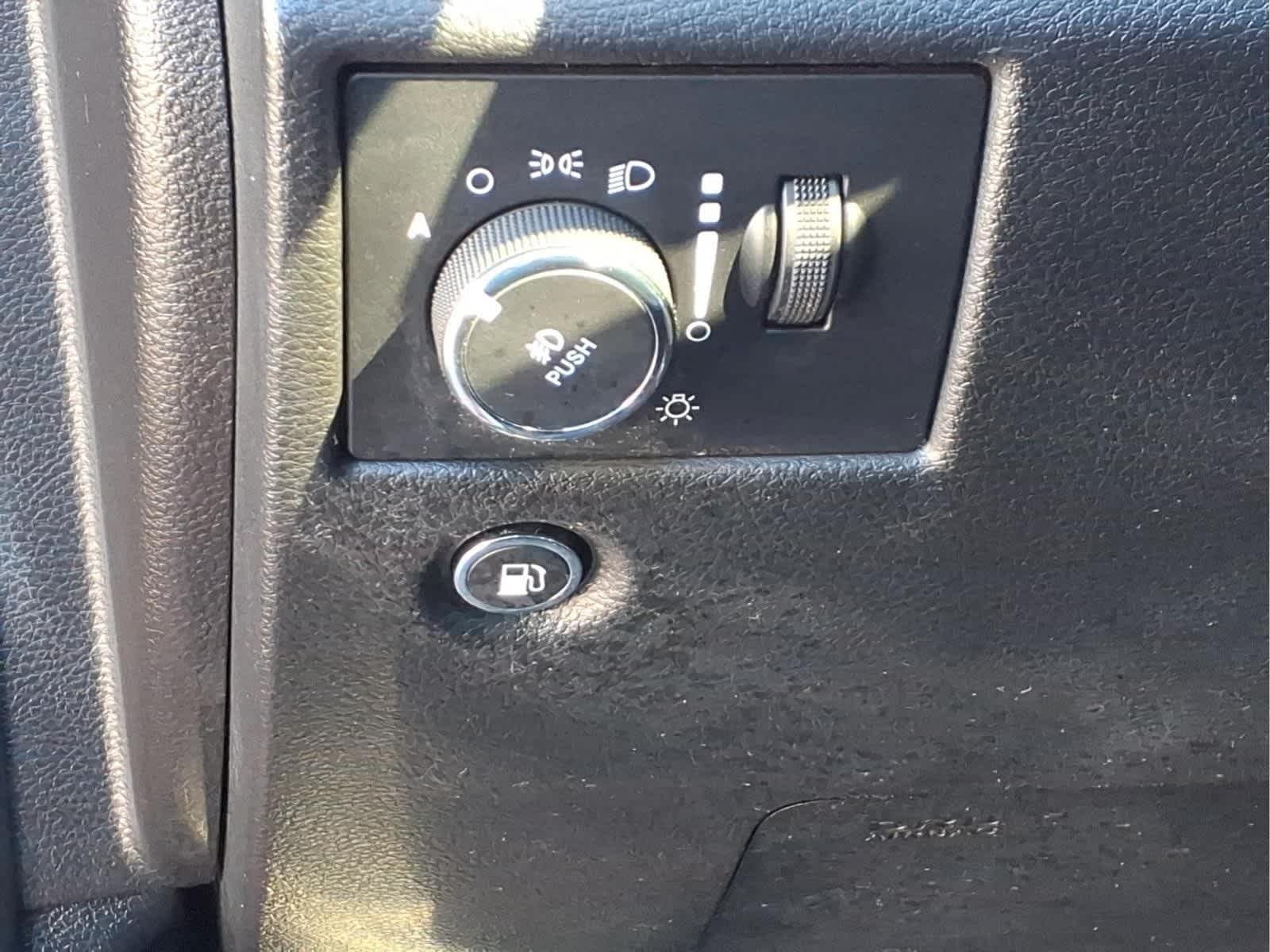 Used 2021 Velvet Red Pearlcoat Jeep High Altitude image 13