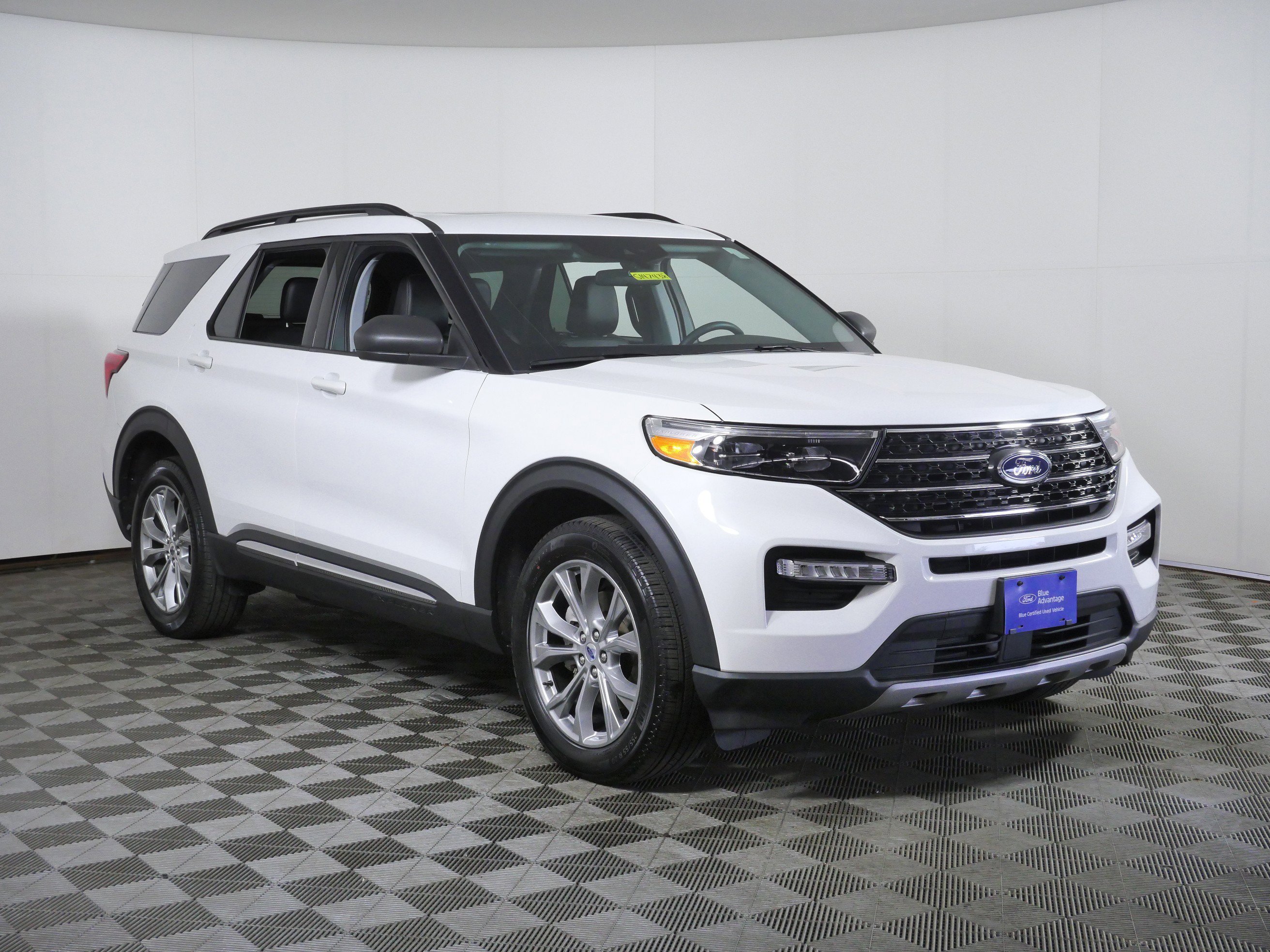 2024 Ford Explorer XLT 4WD's photo