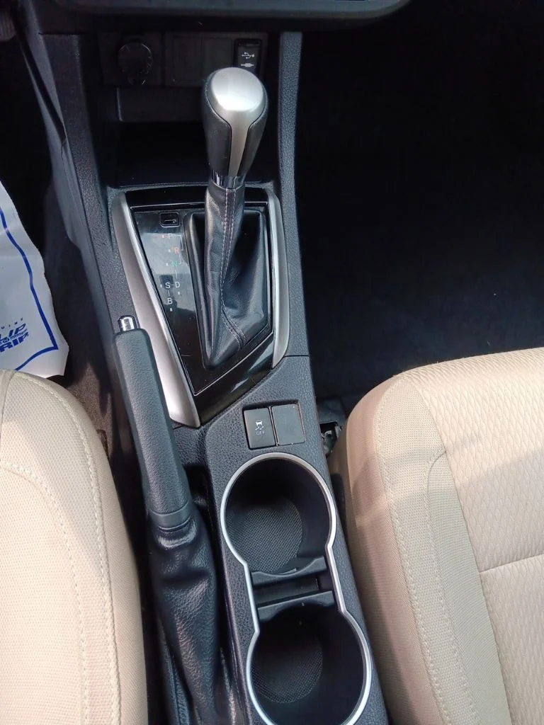 Used 2014 4Evergreen Mica Toyota LE image 24