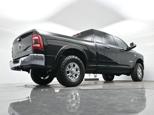 Used 2022 Diamond Black Crystal Pearlcoat Ram Laramie image 27