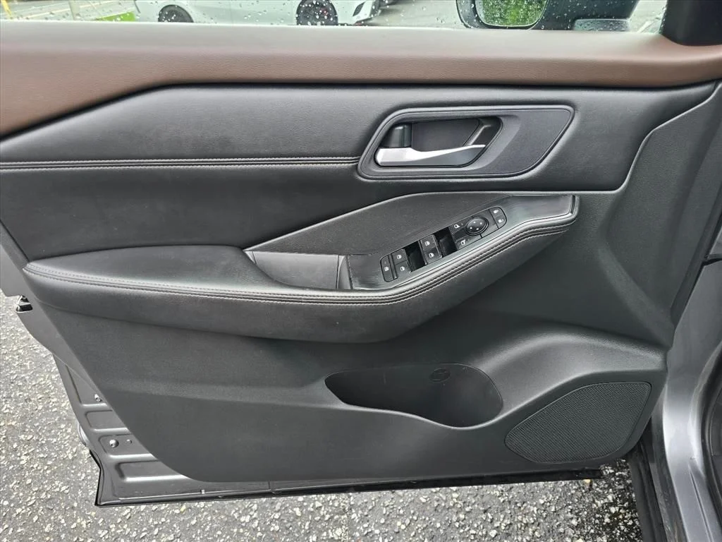 Used 2023 Gray Nissan SV image 11