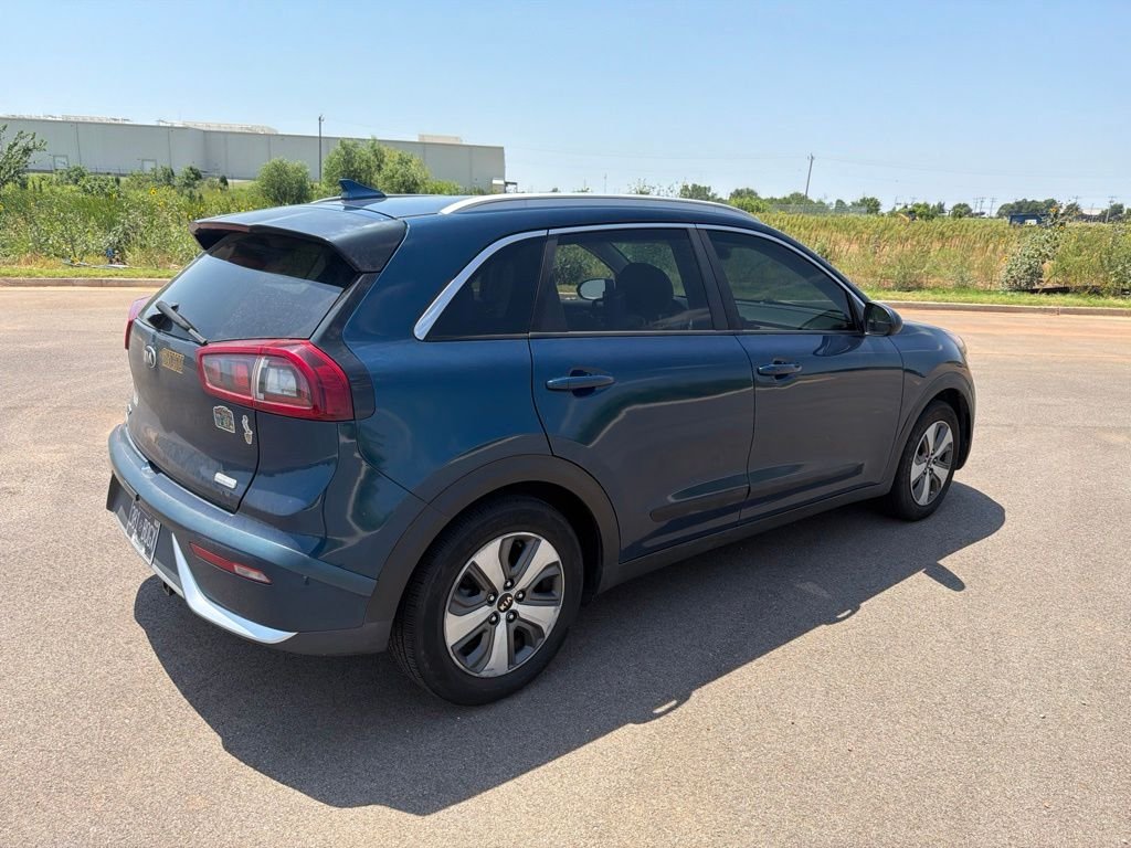 Used 2019 Deep Cerulean Kia LX image 6